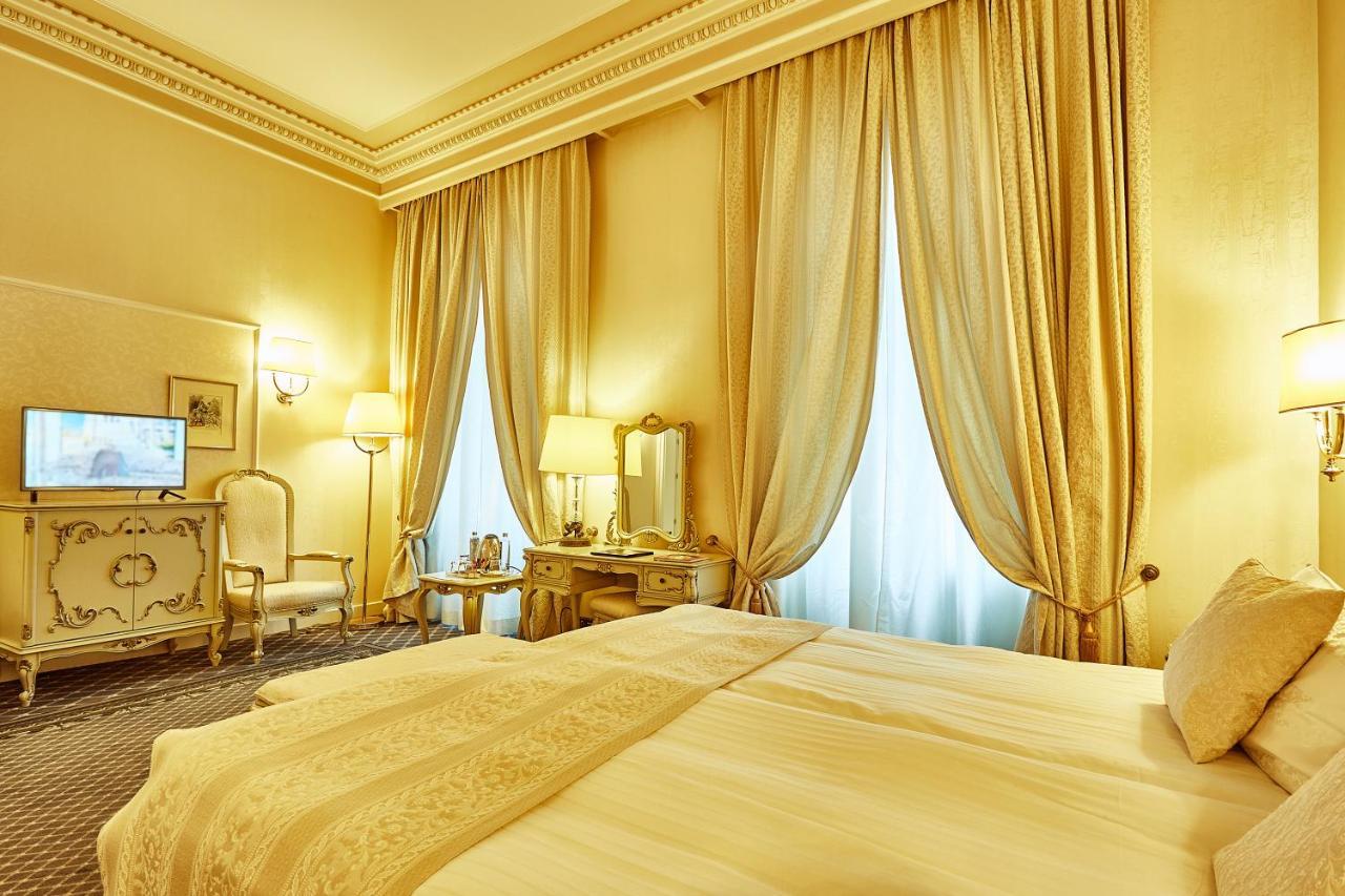 大陆酒店 布加勒斯特 外观 照片 A room at the hotel