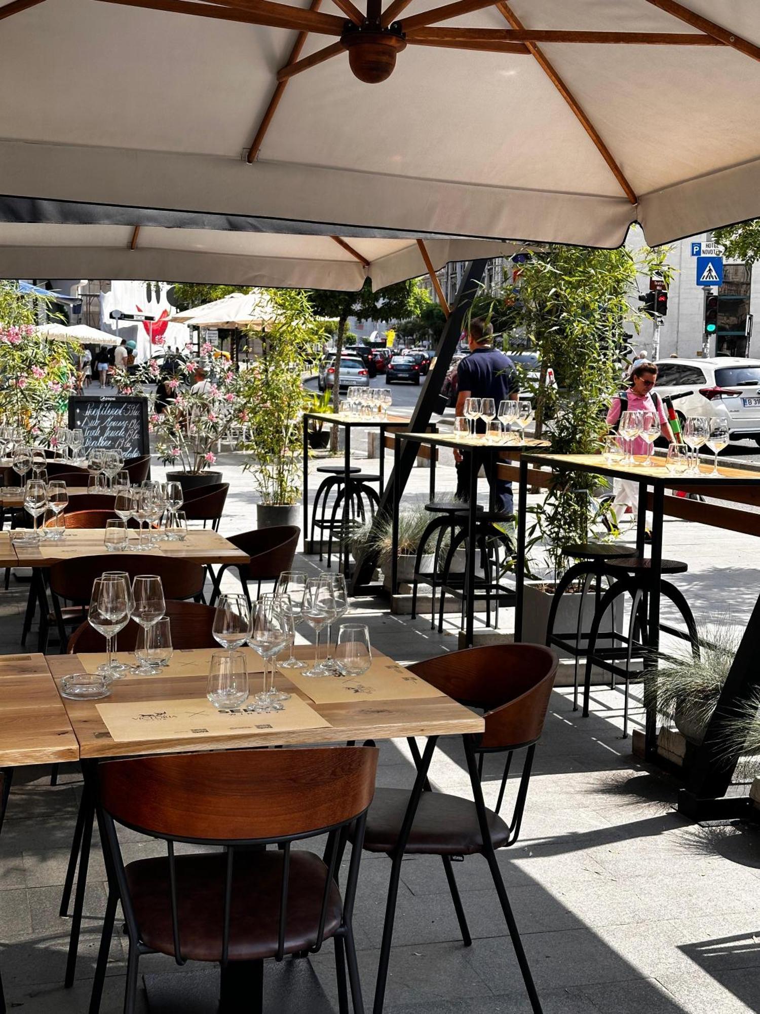 大陆酒店 布加勒斯特 外观 照片 Restaurant in Athens