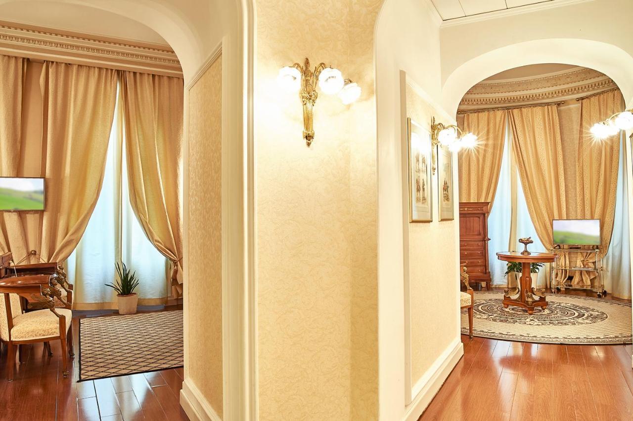 大陆酒店 布加勒斯特 外观 照片 A wall with stucco
