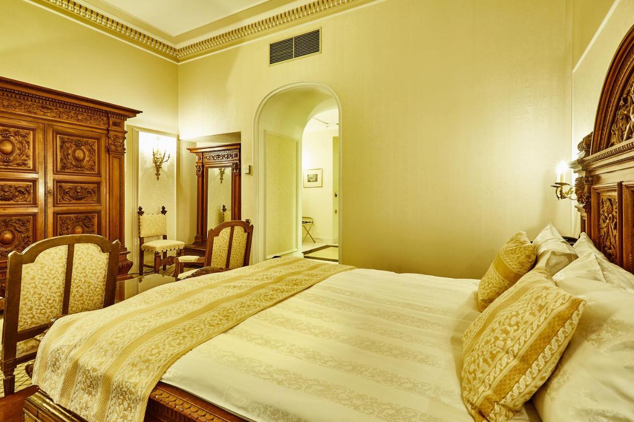 大陆酒店 布加勒斯特 外观 照片 A room at the hotel