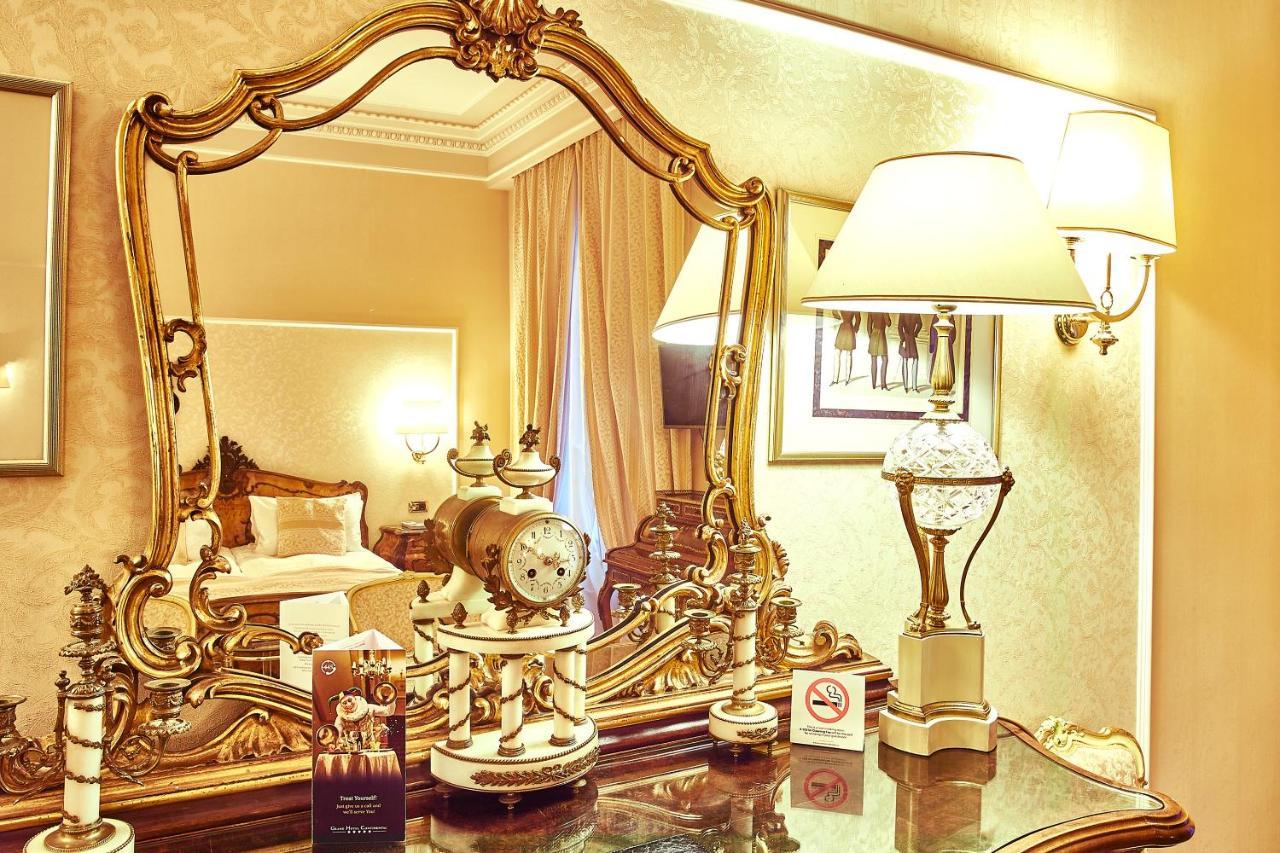 大陆酒店 布加勒斯特 外观 照片 A dressing table