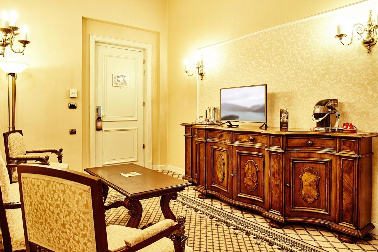 大陆酒店 布加勒斯特 外观 照片 A typical hotel room