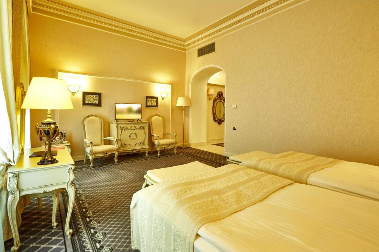 大陆酒店 布加勒斯特 外观 照片 A room at the hotel