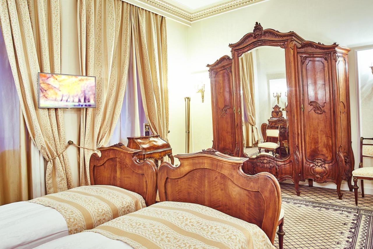 大陆酒店 布加勒斯特 外观 照片 A room at the hotel