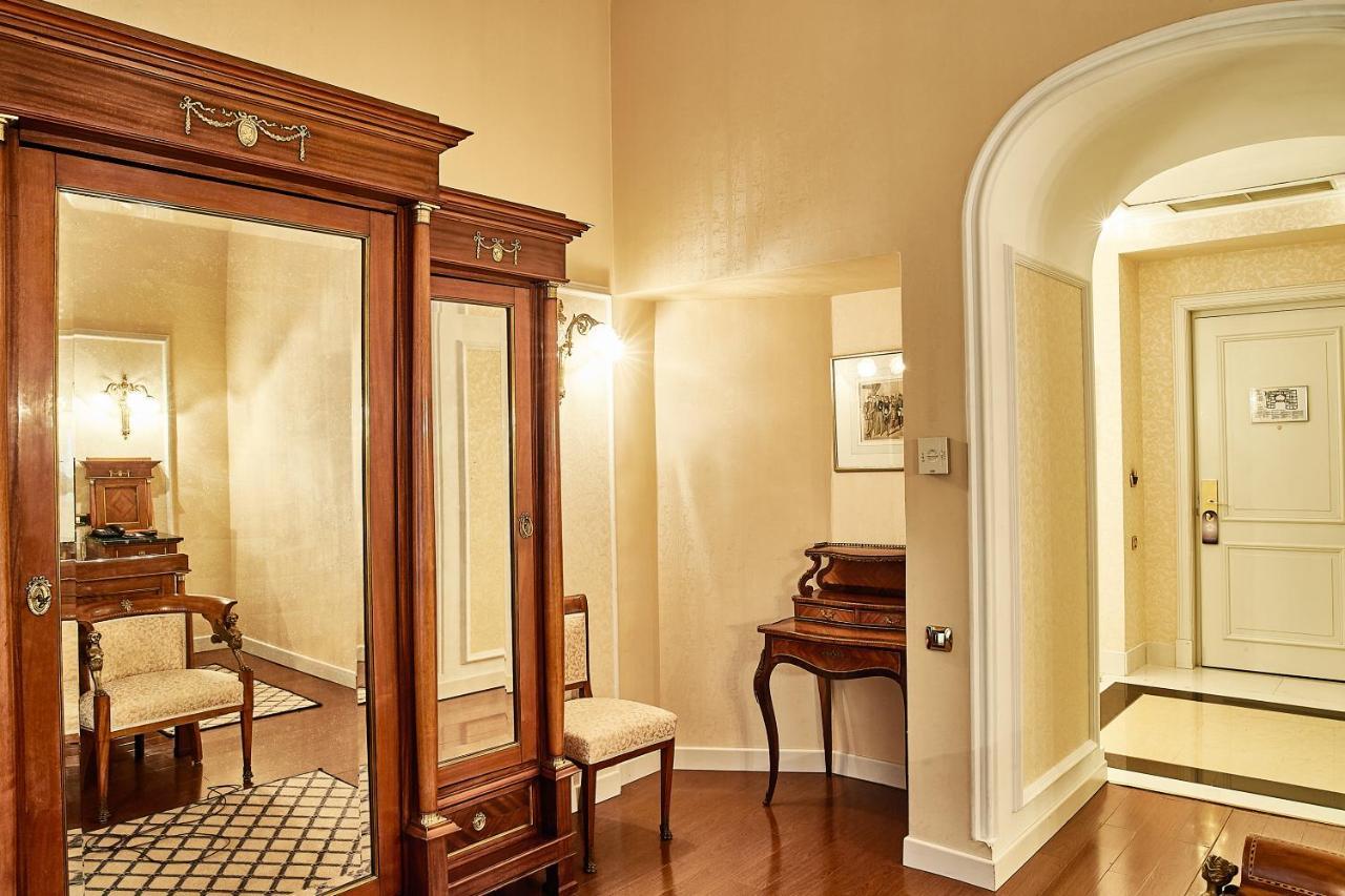 大陆酒店 布加勒斯特 外观 照片 A mirror in a home