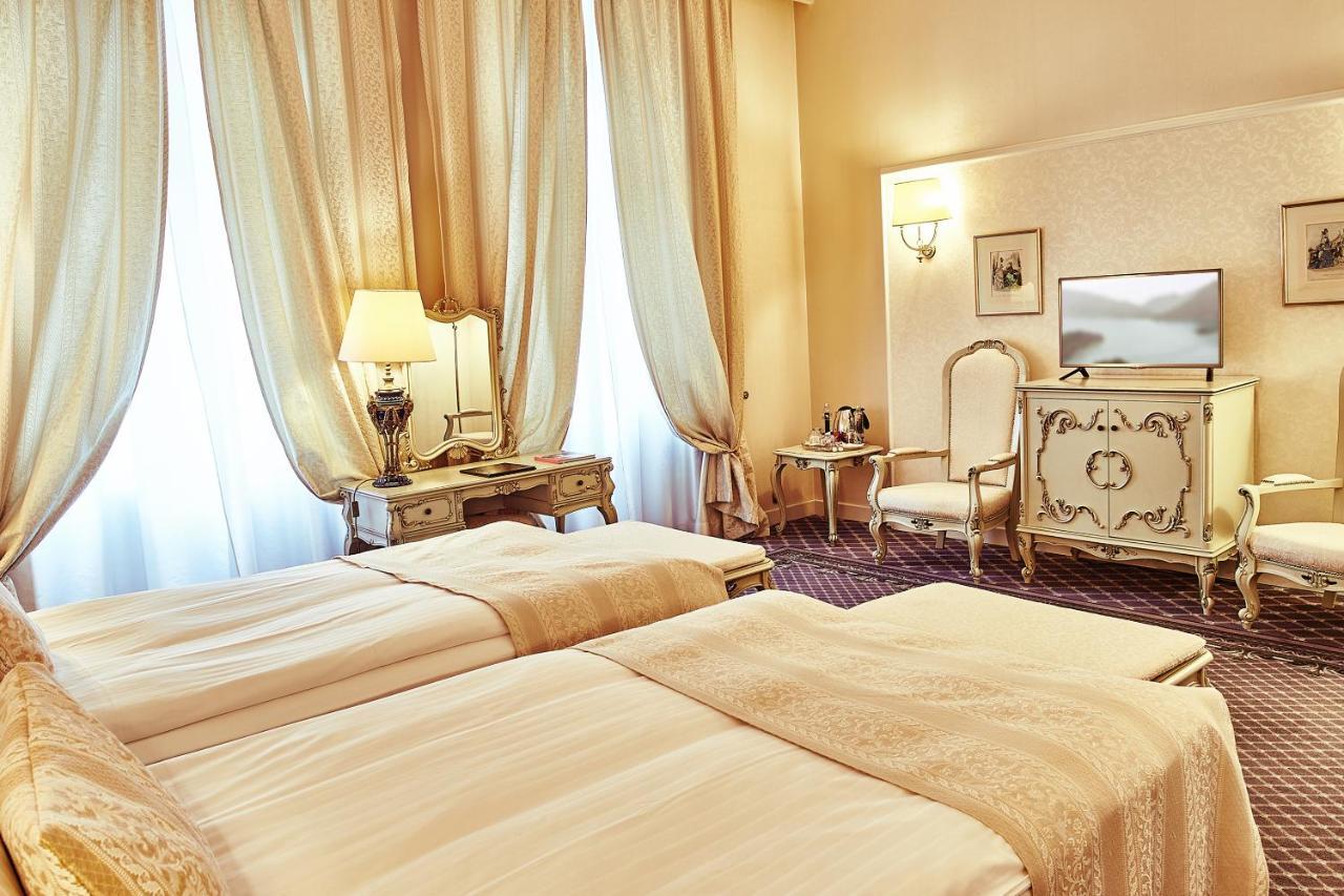 大陆酒店 布加勒斯特 外观 照片 A room at the hotel