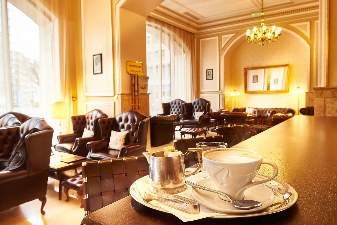 大陆酒店 布加勒斯特 外观 照片 The interior of the hotel